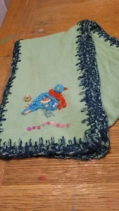 Old Navy Vintage Schal grün bestickt Mädchen Vogel  - Bild 1 von 8