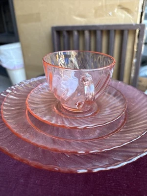 Arcoroc Франция, Розовая Вереница Розалина, Набор из 4, Обеденная и Салатная Тарелка, Чайный Набор - Изображение 1 из 4