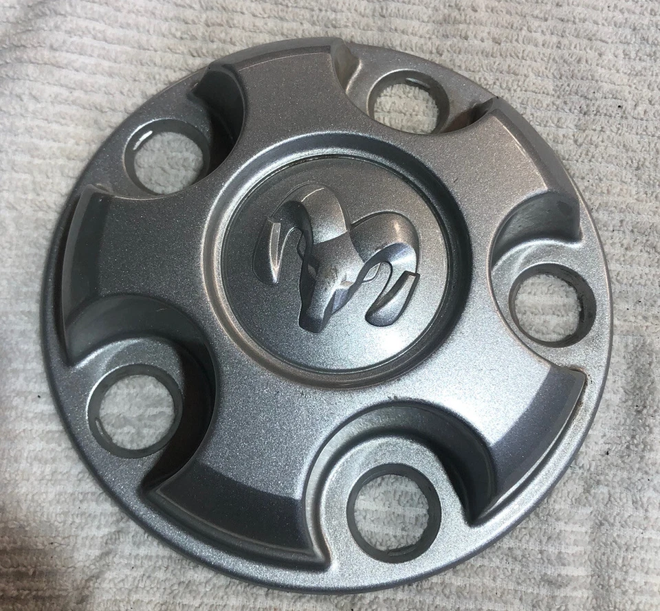 2006 Dodge Dakota Center Cap - Image 1 of 1