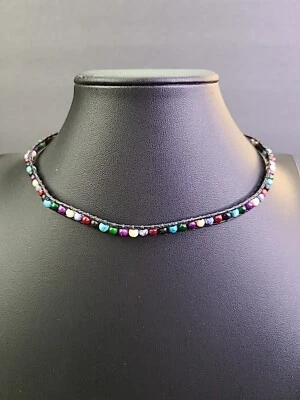 Collar de piedras preciosas de colores y vidrio trenzado de cuero y cordón concha de vaquero 2x Foto 1 de 4