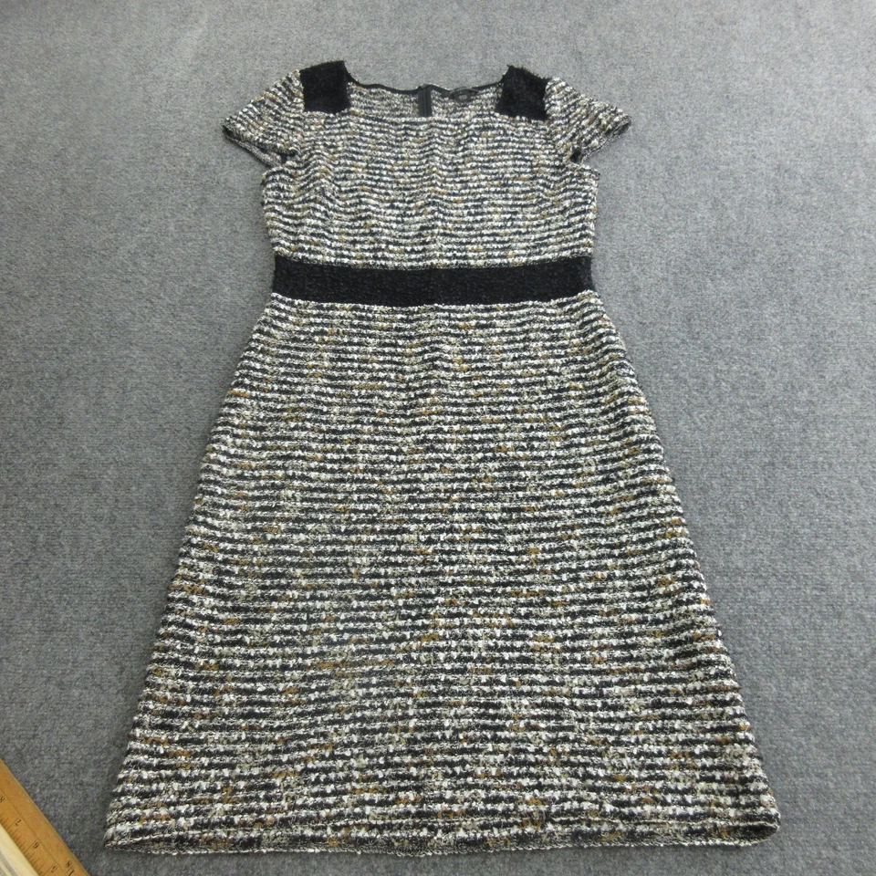 Vestido St John Feminino 6 Preto Branco Dourado Tweed Boucle Malha Manga Curta Bainha - Imagem 1 de 4