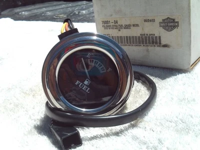 HARLEY '04-08 DYNA SUPERGLIDE FXDX BISEL INDICADOR DE GAS COMBUSTIBLE Tanque Centro Relleno Tablero Foto 1 de 3