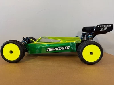 TEAM ASSOCIATED RC10 B5M **PREMIUM COLLECTOR CONDITION**2WD ASSCOCIATED RC BUGGY - Image 1 of 4