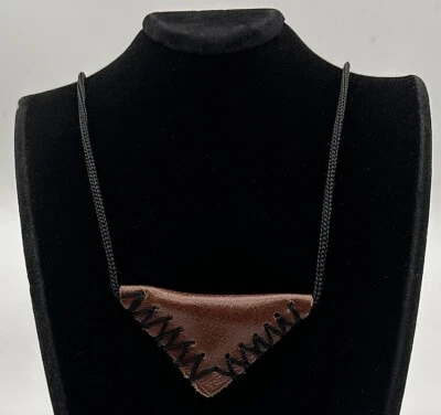 Muska Cevsen Halskette Halsband Ayetel Kürsi Dua Islam Gebet Kette echt Leder - Bild 1 von 4