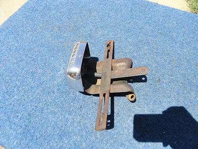 1954 54 Nash CONTINENTAL KIT TAG BRACKET AND LIGHT Ambassador Statesman 1953 Foto 1 de 4