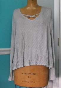 MUDD BLACK FLORAL LONG BELL SLEEVE CROSS FRONT TOP - X-LARGE - NEW WITH TAGS - Picture 1 of 6