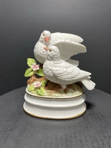 Towle Love Birds Fine Porcelain Musical Figurine 2 White Doves Japan Gift - Picture 1 of 15