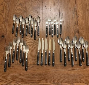 Posate vintage anni 80 acciaio inox manico plastica nero 35 pezzi - Foto 1 di 9
