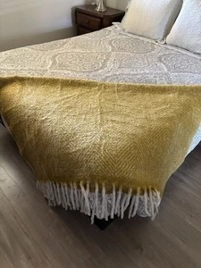 Manta West Elm mezcla de lana dorada/amarilla 50x70 espiga *LEER* - Imagen 1 de 10