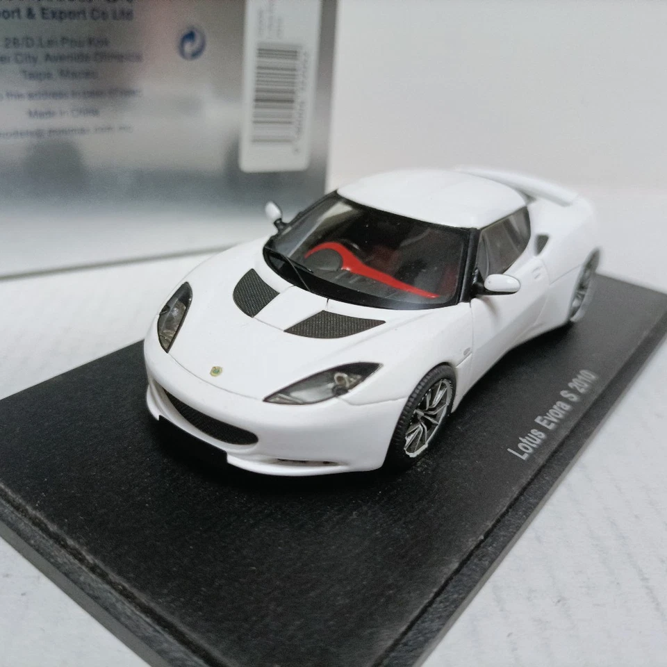 Spark 1:43 Lotus Evora S 2010 White Lotus Coupe Car Model - Image 1 of 4