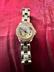Reloj Mujer Invicta Movimiento Suizo Zafiro Resistente al Agua 4190 - Imagen 1 de 7