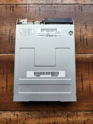 Samsung SFD-321B/LTGNC , 1.44MB Gray Floppy Disk Drive ,*No Bezel * - Image 1 of 4