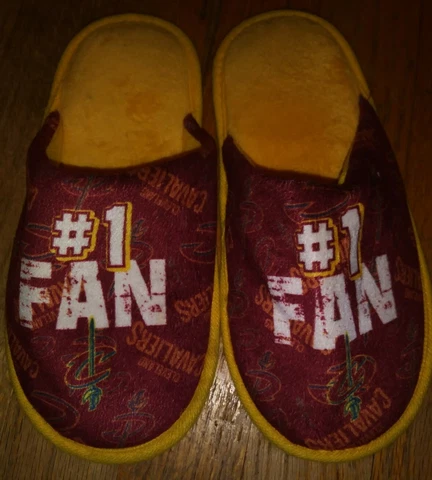 Kids Cleveland Cavaliers Slippers sz M 3-4 Cover