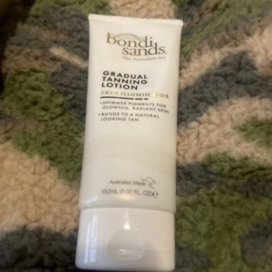 Bondi Sands Gradual Tanning Lotion Tinted Skin  Illuminator 5.07 fl oz New - Picture 1 of 1