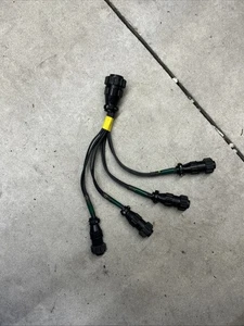 Adaptador de arnés combinador único a 4 bancos Kino Flo X04-A16 - Imagen 1 de 3