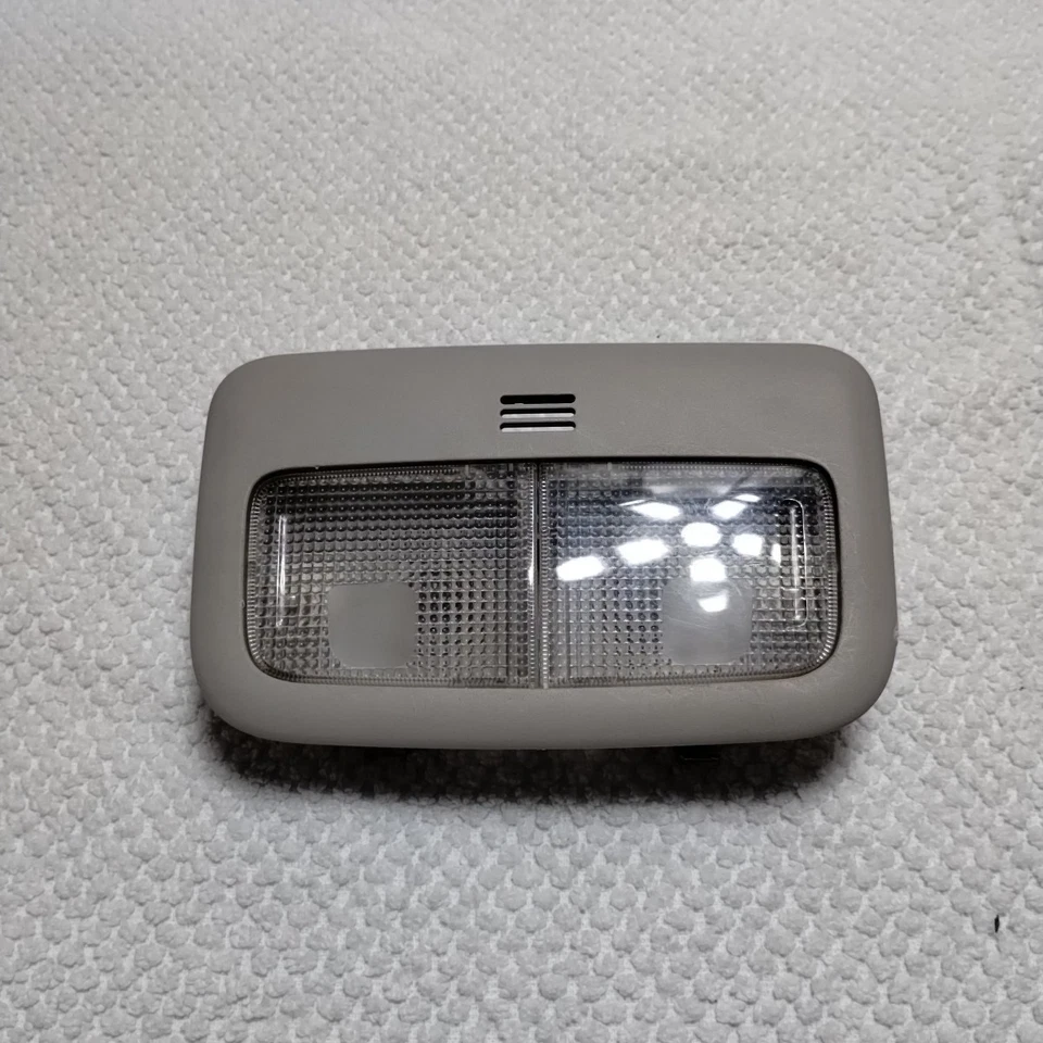 Luz domo mapa superior delantera gris Toyota Corolla/Matrix/Yaris & Scion xB xD (A) Foto 1 de 4