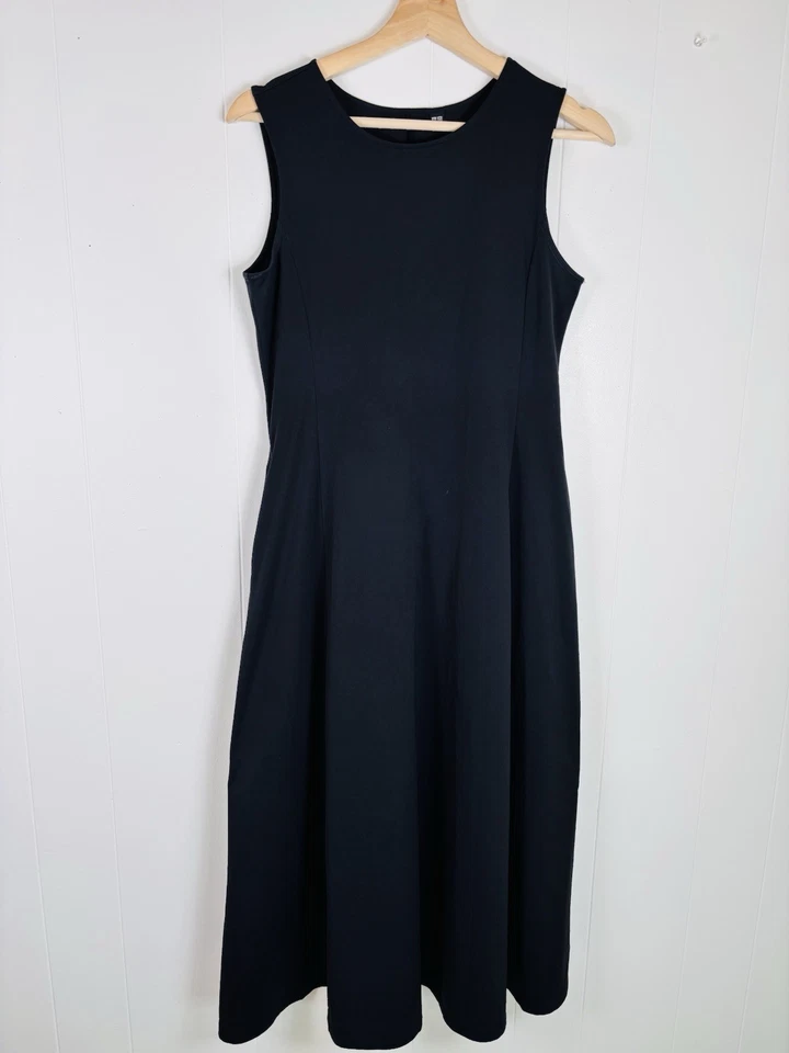 Vestido midi Uniqlo pequeño negro sin mangas línea A con elástico clásico Foto 1 de 4