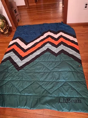 L.L.Bean Puffer Blanket Zig Zag Lightweight Packable Insulated Outdoor Quilt - Image 1 of 3