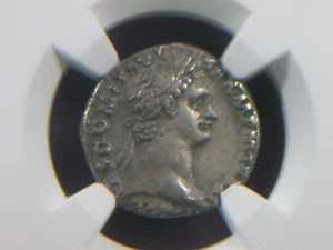 Denario in argento imperatore romano Domiziano 81-86 d.C., NGC VF 3120 - Foto 1 di 3