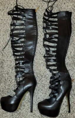 ГОТИЧЕСКИЕ САПОГИ НА КОЛЕНЯХ С РЕМЕШКАМИ 7,5 ЧЕРНЫЕ ЗАДНЯЯ МОЛНИЯ С ПЕРЕДНЕЙ РЕГУЛИРУЕМОЙ ШНУРОВКОЙ - Изображение 1 из 4