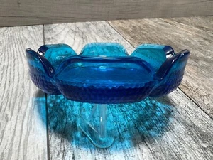 Posacenere vintage in vetro blu cobalto fiore di loto peta fondo ciottoli - Foto 1 di 7