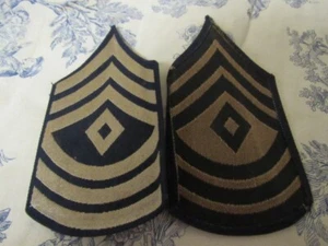 Coppia di vintage Seconda guerra mondiale esercito americano 1 ° strisce sergente Bevo/ET, SSI Chevron NOS patch - Foto 1 di 4