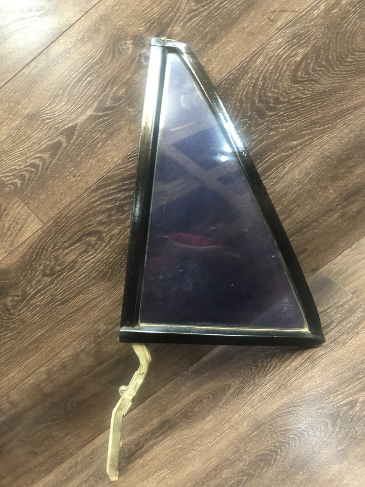 Chevrolet Spectrum, Isuzu I-Mark 4 puertas; 1985 - 1989, cristal de ventilación de puerta trasera izquierda Foto 1 de 4