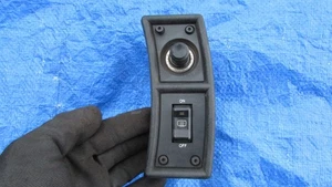 82-89 Camaro 26s Bisel Encendedor con Encendedor e Interruptor Descongelación Trasero Tornillos Torx - Imagen 1 de 7