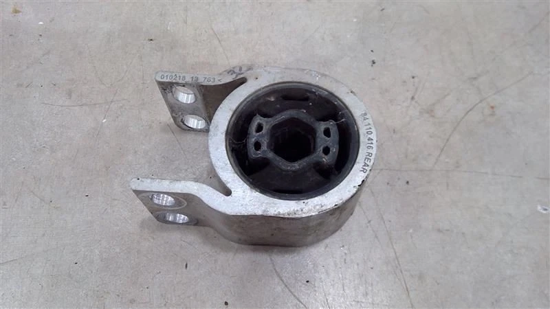 GMC TERRAIN 2018-2023 brazo de control inferior delantero buje trasero 84110416 Foto 1 de 4