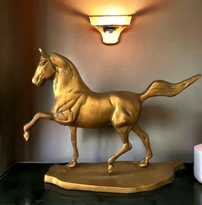 Statuina cavallo arabo rampante metallo ottone medio 1 libbra 13 oz 9,5” x 7” - Foto 1 di 10