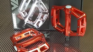 Pedales DMR V8 V2 (Versión 2) (NUEVOS) 9/16" Bicicleta de Montaña BMX Bicicleta.. ELÉCTRICA ROJA - Imagen 1 de 5