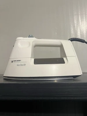 Black & Decker Automatic Shut-Off Adjustable Steam Iron Linen Cotton Wool 🧺🧺 - Image 1 of 4