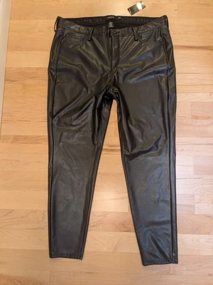 18 Torrid Black Skinny Faux Leather Pull On Back Pockets Stretch Pants 40x28 - Image 1 of 4