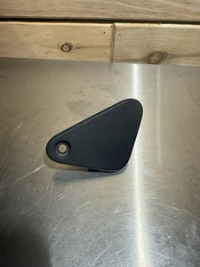 ✅ 2011 VOLVO V40 RADIATOR RETAINER BRACKET CLIP LEFT DRIVER SIDE 30723366 - Picture 1 of 6