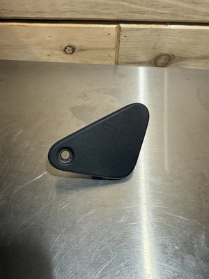 VOLVO V40 SOPORTE RETENEDOR RADIADOR CLIP LADO CONDUCTOR IZQUIERDO 30723366 Foto 1 de 4