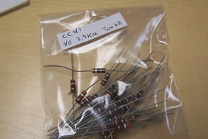 Neu 40 STCK. Vintage Carbon Comp Widerstände 3,9 K 3,9K 3900 Ohm 10 % 1/2 W CC41 - Bild 1 von 1