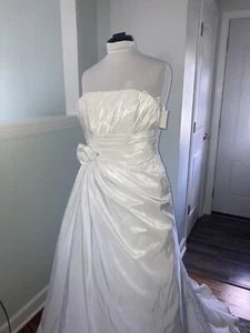 David's Bridal Wedding Dress Gown New Size 10 Style # WG3025 Strapless taffeta - Picture 1 of 12