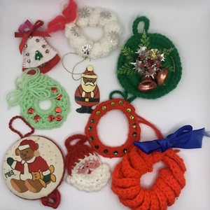 Lote de 8 Pin de Ganchillo de Navidad Corona de Papá Noel Accesorio Artesanal Solapa Vacaciones - Imagen 1 de 4