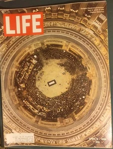 LIFE Magazine "The Burial Of President Dwight D. Eisenhower" April 11, 1969 - Imagen 1 de 4