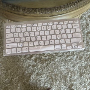 Anker Ultra Slim Bluetooth Keyboard A7726 Works w/ iOS, Android, Mac and Windows - Picture 1 of 6