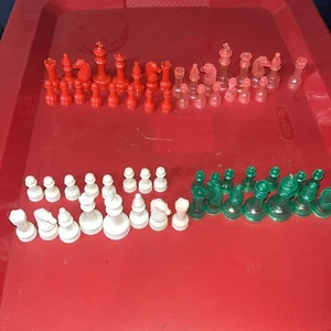 Airfix Vintage Chess Board with Pink & Green Translucent Pieces Retro Rare 1974 - Picture 1 of 9