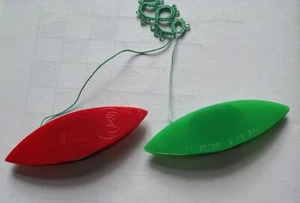 Par de lanzaderas vintage "BOYE" en plástico rojo y verde - Imagen 1 de 5