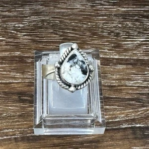Anillo lágrima estilo suroeste nativo plata esterlina blanco con bordes de búfalo talla 5,5 - Imagen 1 de 9