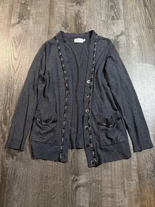 Jodi Arnold for The Limited dunkelgraue Strickjacke mit Knopfleiste Kettendetail Gr. S - Bild 1 von 5