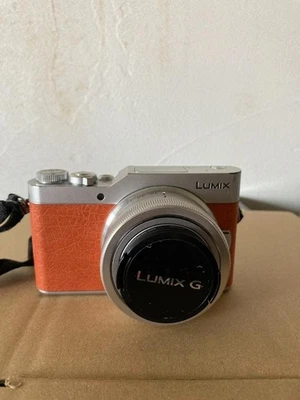 Cámara digital Panasonic LUMIX DC-GF9 sin espejo naranja plateada 4K Foto 1 de 4