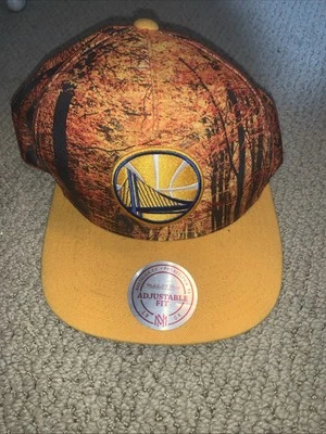 Golden State Warriors Gold Mitchell & Ness Hardwood Classics Snapback hat - Imagem 1 de 3