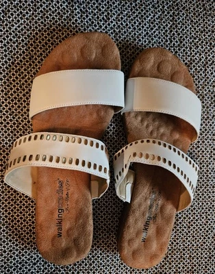 Sandálias femininas planas para berços de caminhada tamanho 11W brancas com ouro novas veja descrição  - Imagem 1 de 4