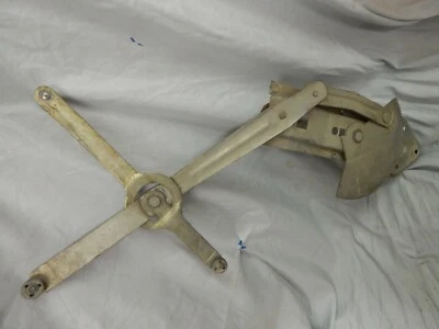 82-87 Chevrolet C10-30, GMC K10-30, Blazer, Jimmy, Suburban  RH Power Window Reg - Image 1 of 4