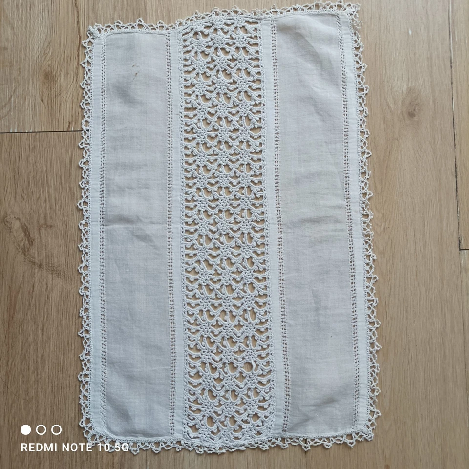 Linge ancien 1 Napperon brodé en lin blanc - Photo 1/1