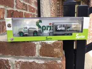 M2 Machines Auto Haulers Sprite '70 Chevrolet C60 & 71 Chevy Camaro Raw Chase - Foto 1 di 8